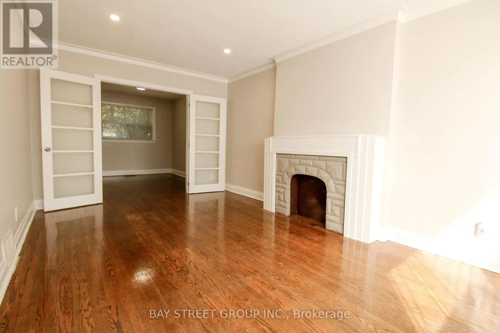 946 EGLINTON AVENUE E