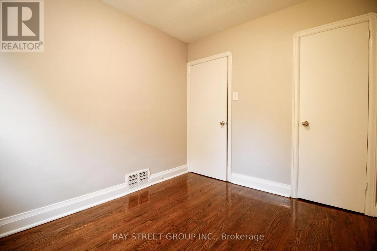 946 EGLINTON AVENUE E