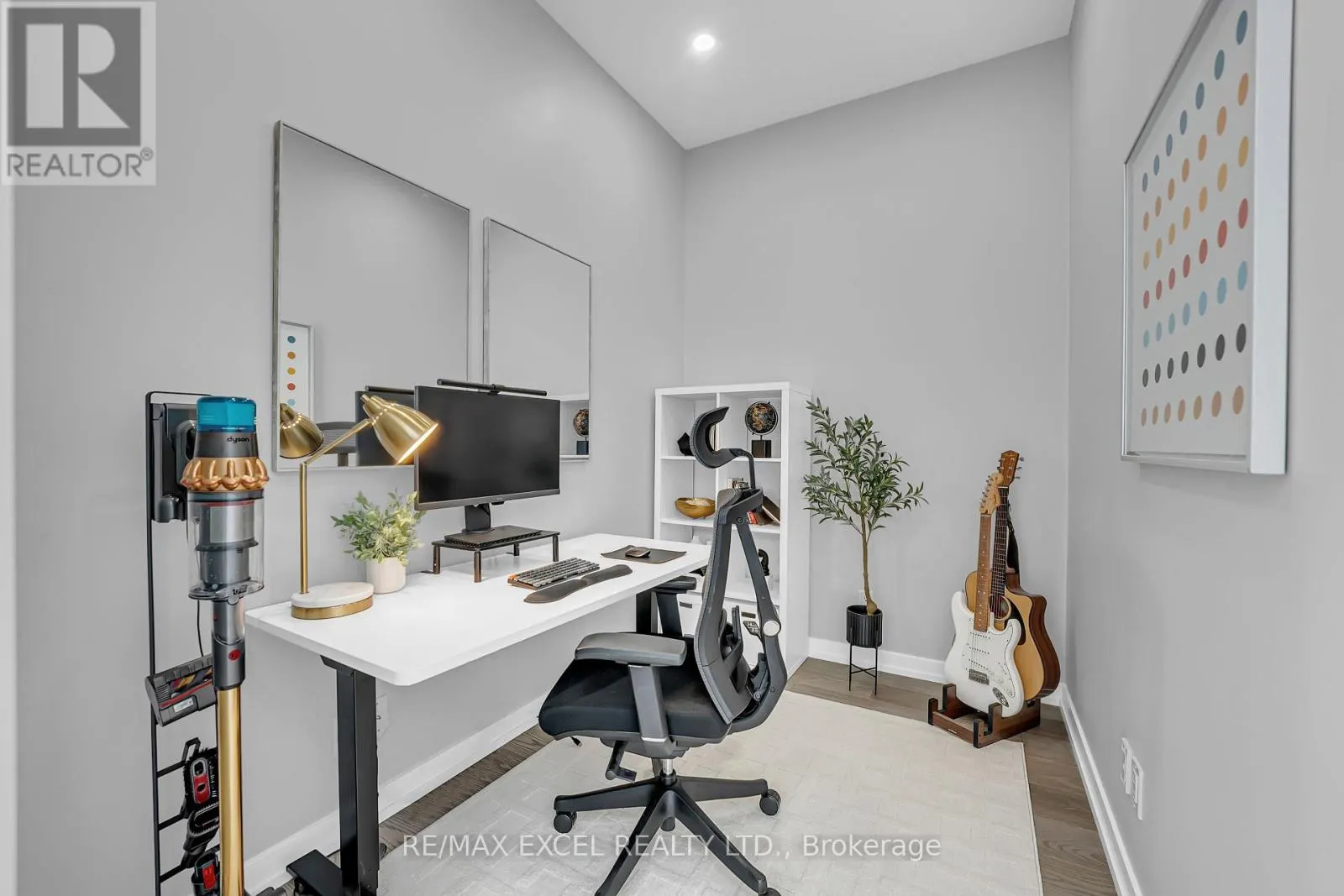 PH01 - 161 ROEHAMPTON AVENUE