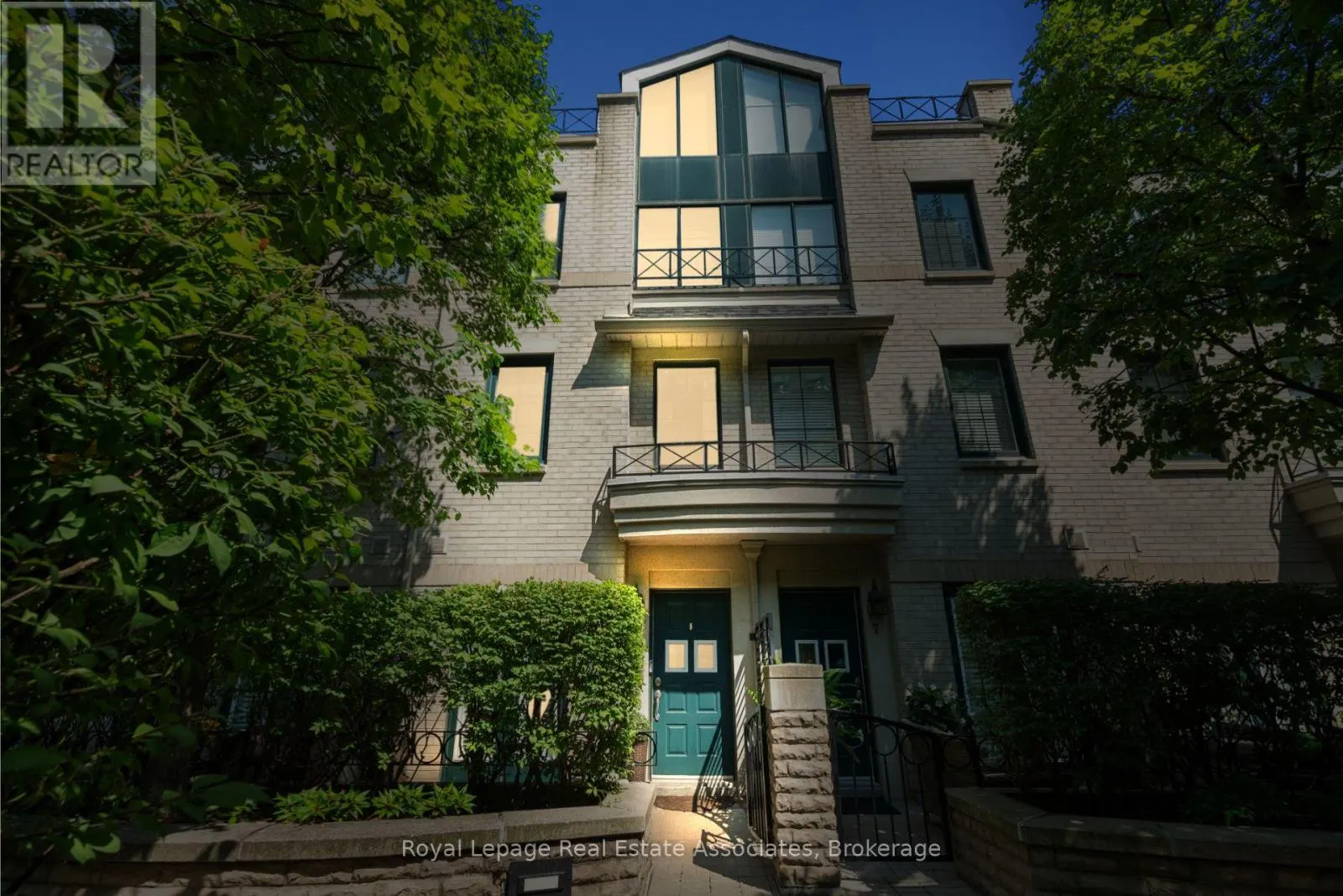 8 - 1 BAXTER STREET