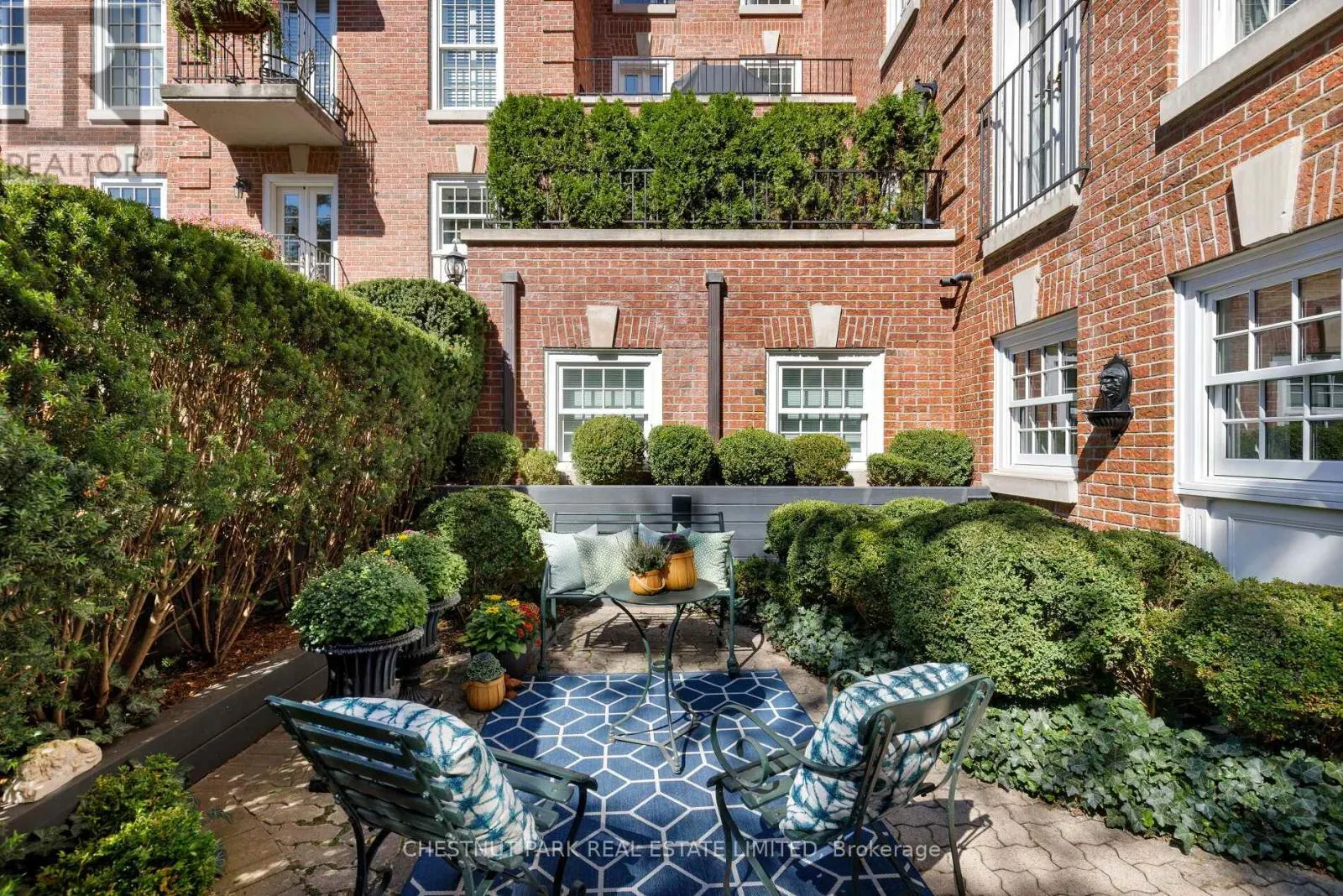TH6 - 94 CRESCENT ROAD