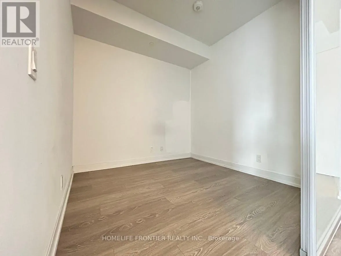 906 - 181 DUNDAS STREET E