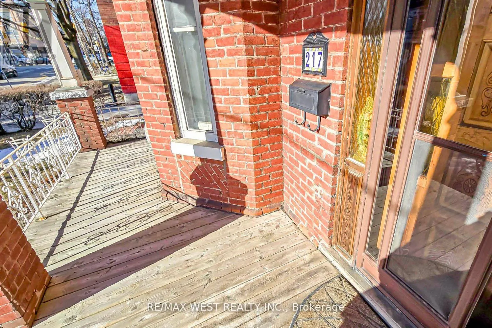 217 GLADSTONE AVENUE