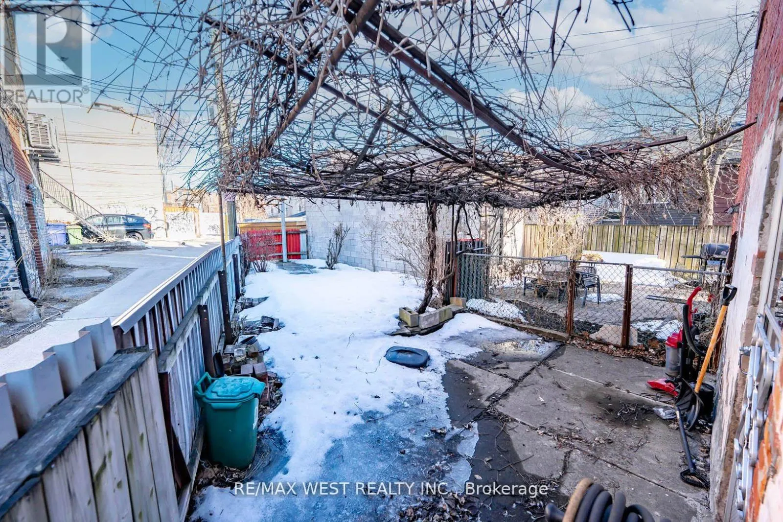 217 GLADSTONE AVENUE