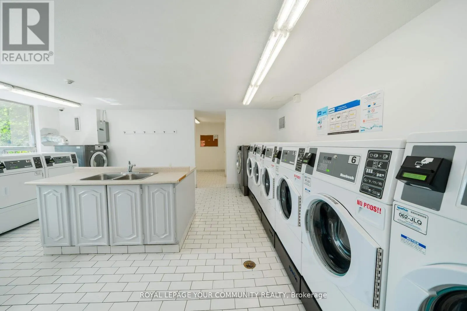 1218 - 20 EDGECLIFF GOLFWAY