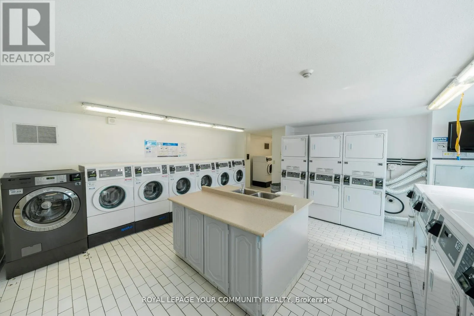 1218 - 20 EDGECLIFF GOLFWAY