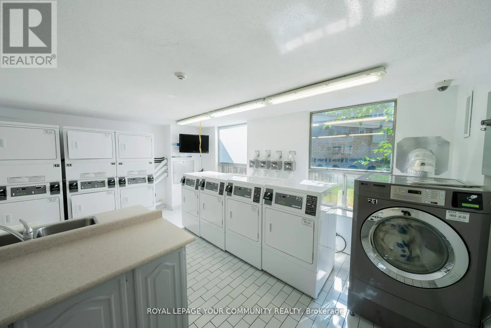 1218 - 20 EDGECLIFF GOLFWAY