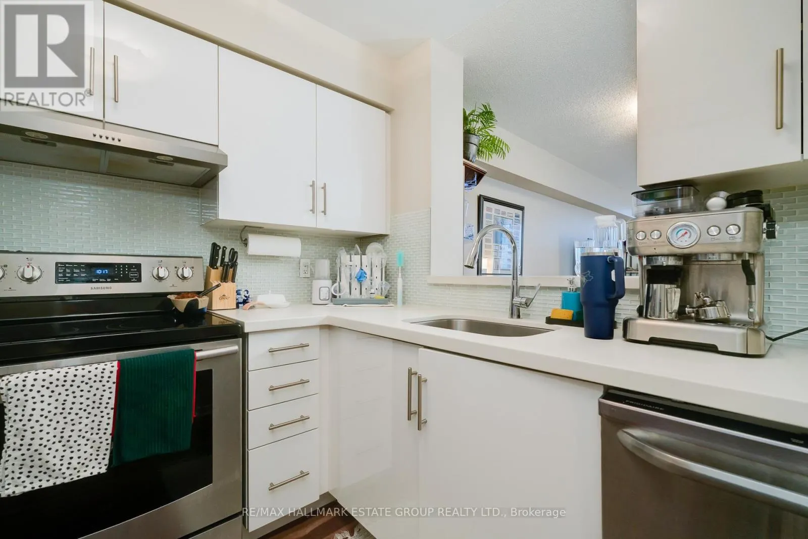1909 - 35 FINCH AVENUE E