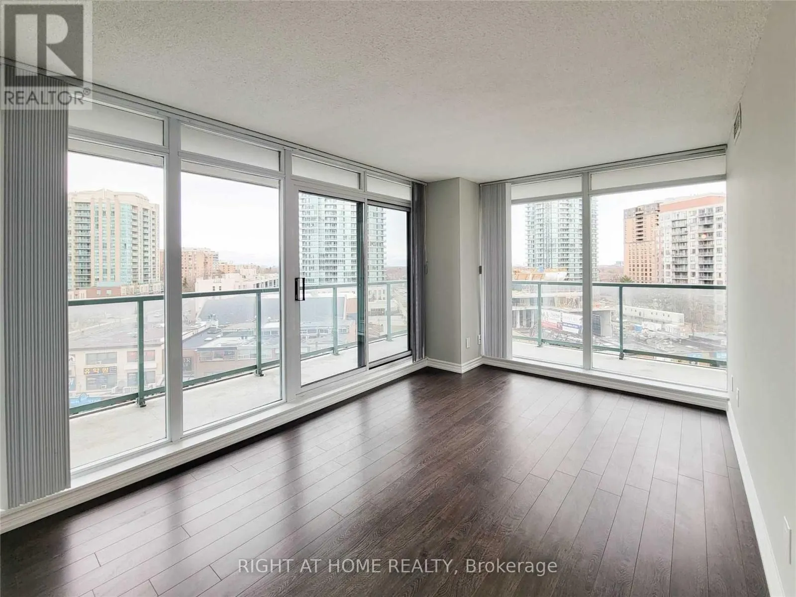 702 - 5500 YONGE STREET