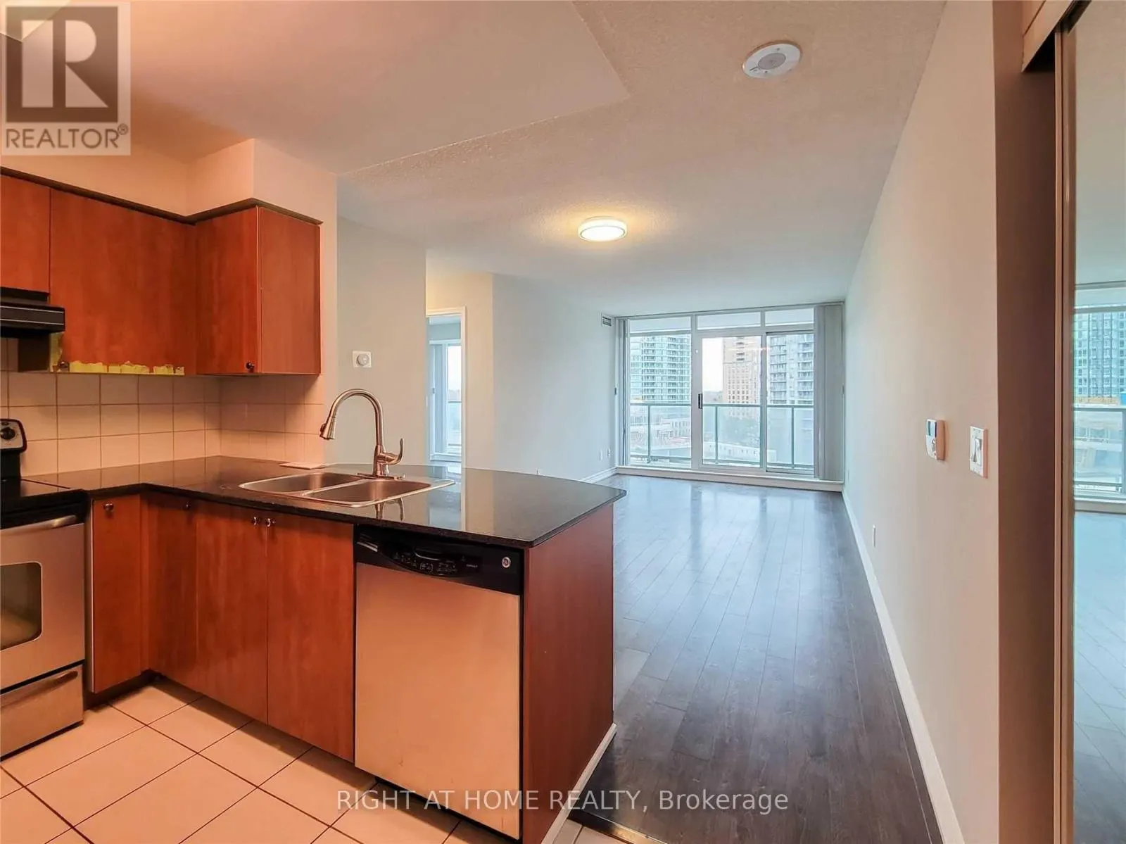702 - 5500 YONGE STREET