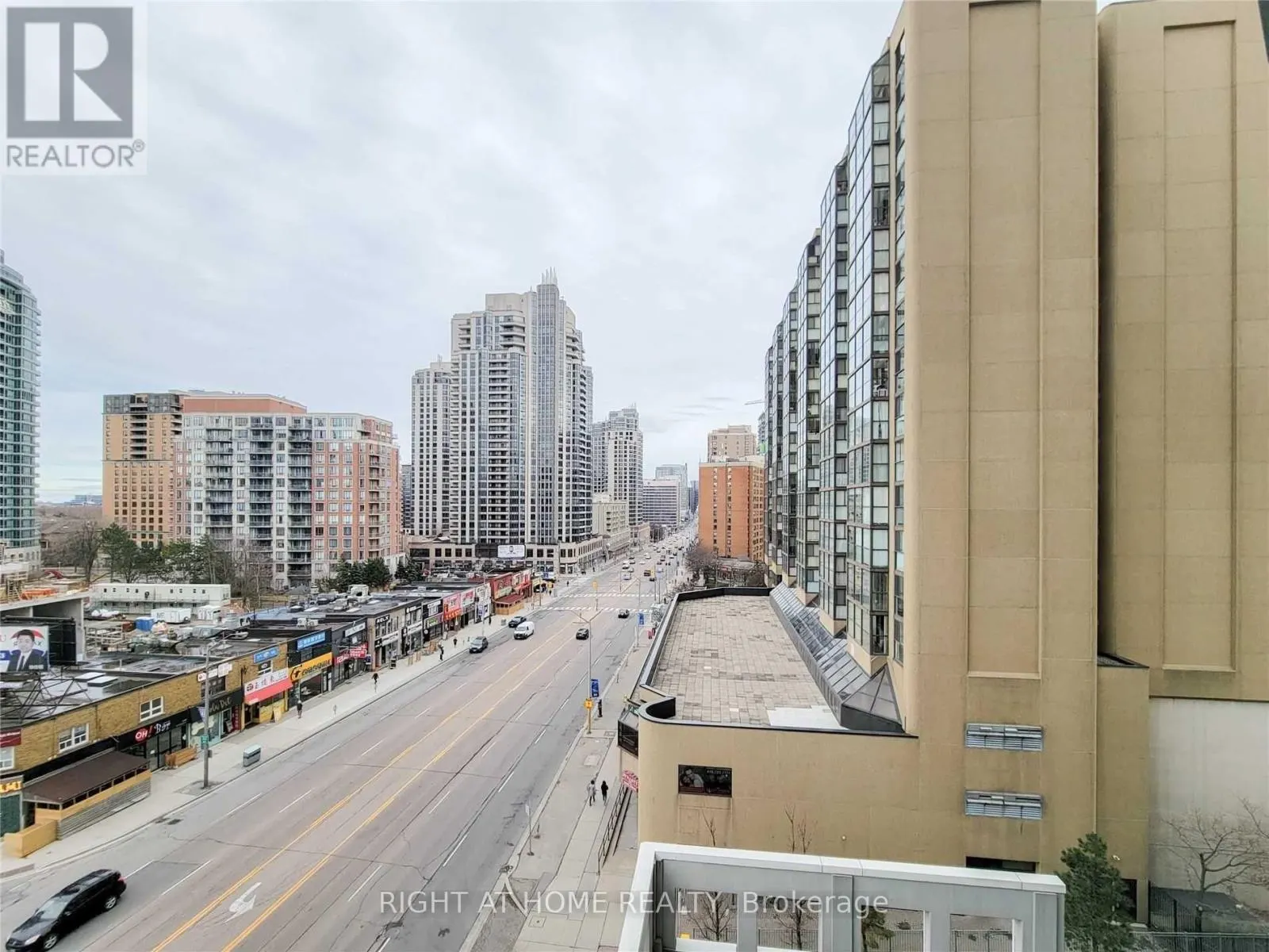 702 - 5500 YONGE STREET