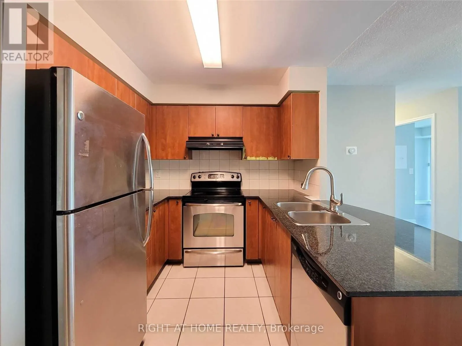 702 - 5500 YONGE STREET