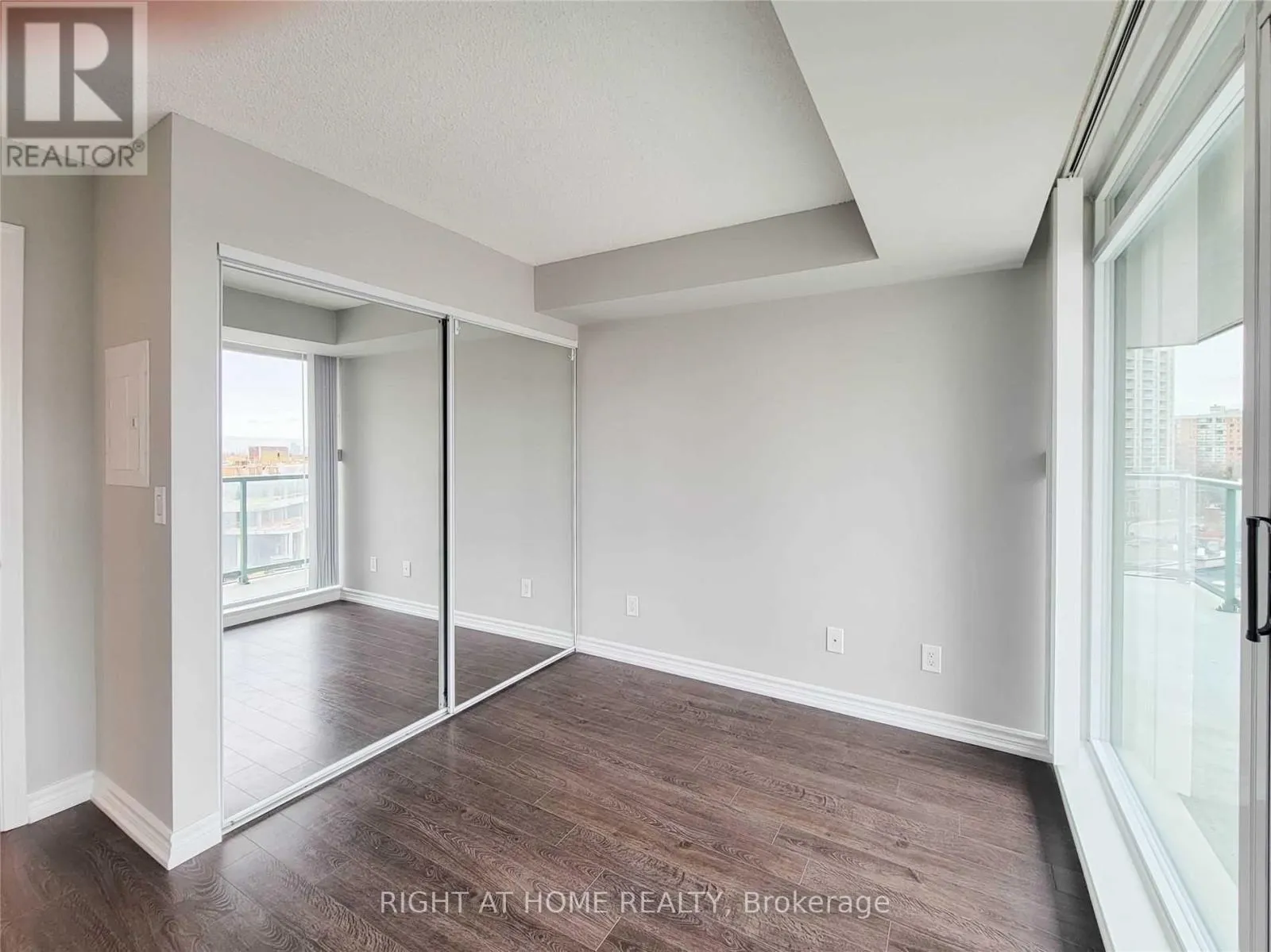 702 - 5500 YONGE STREET