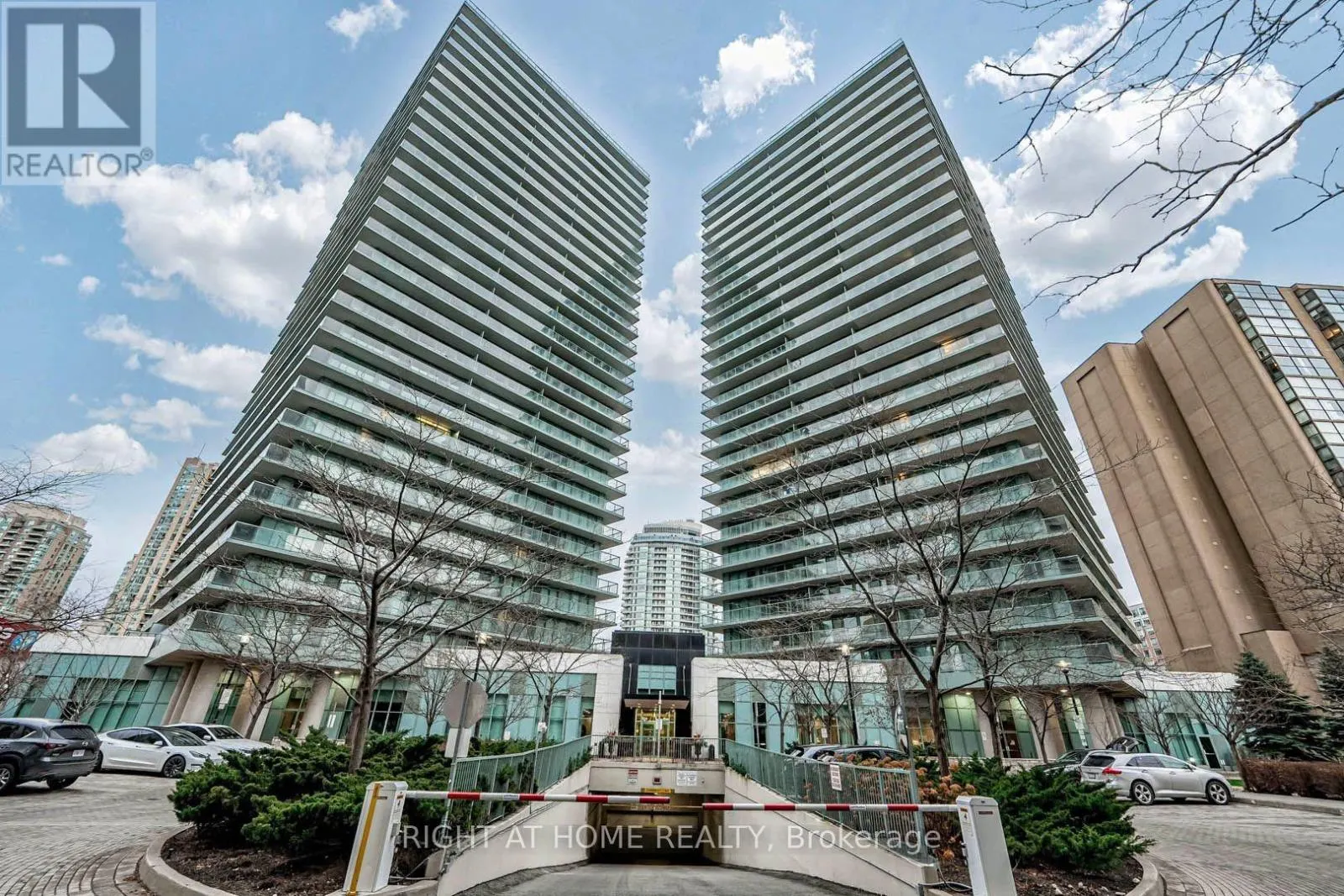 702 - 5500 YONGE STREET