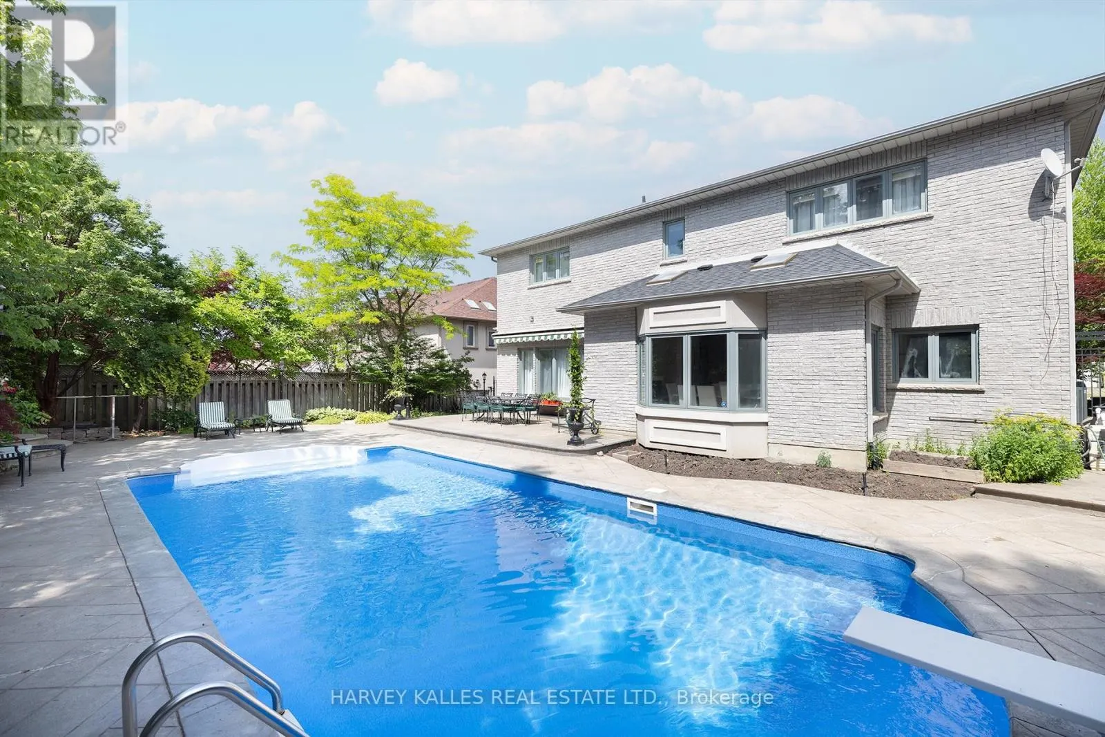 60 BOWAN COURT