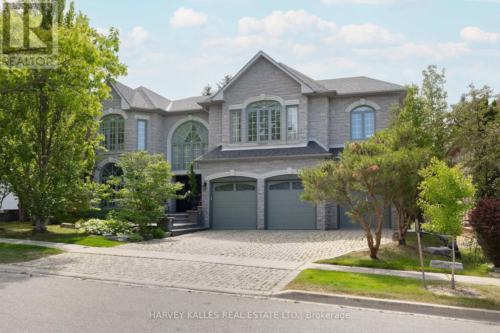 60 BOWAN COURT
