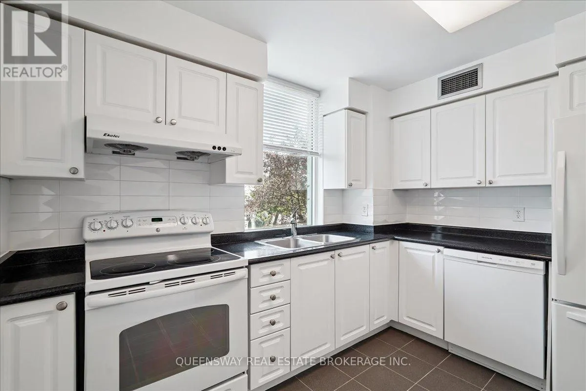 200 - 28 PEMBERTON AVENUE
