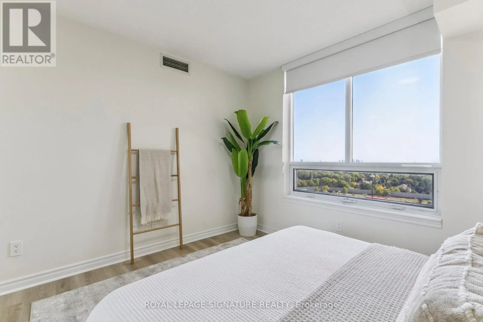 1307 - 18 KENASTON GARDENS
