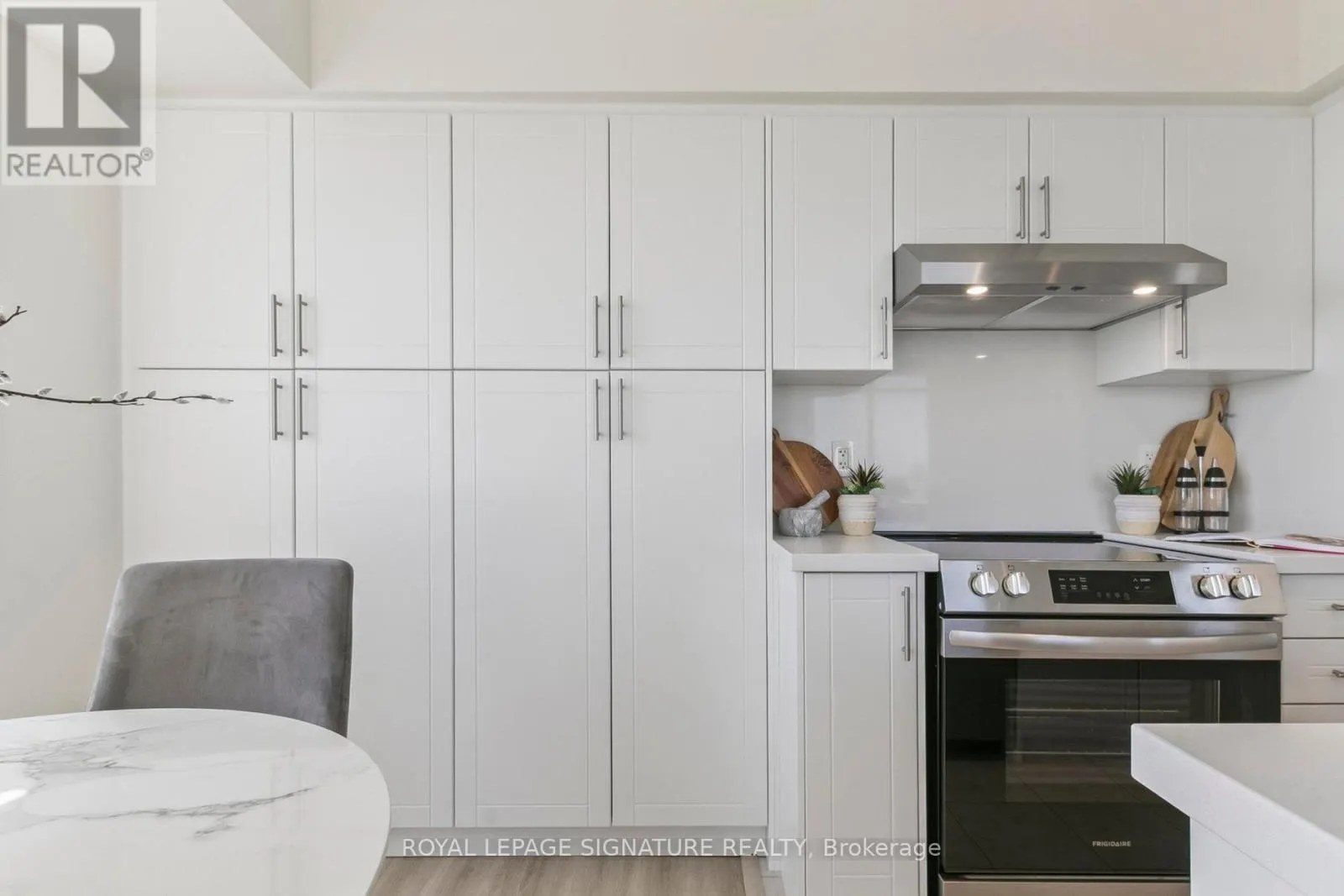 1307 - 18 KENASTON GARDENS