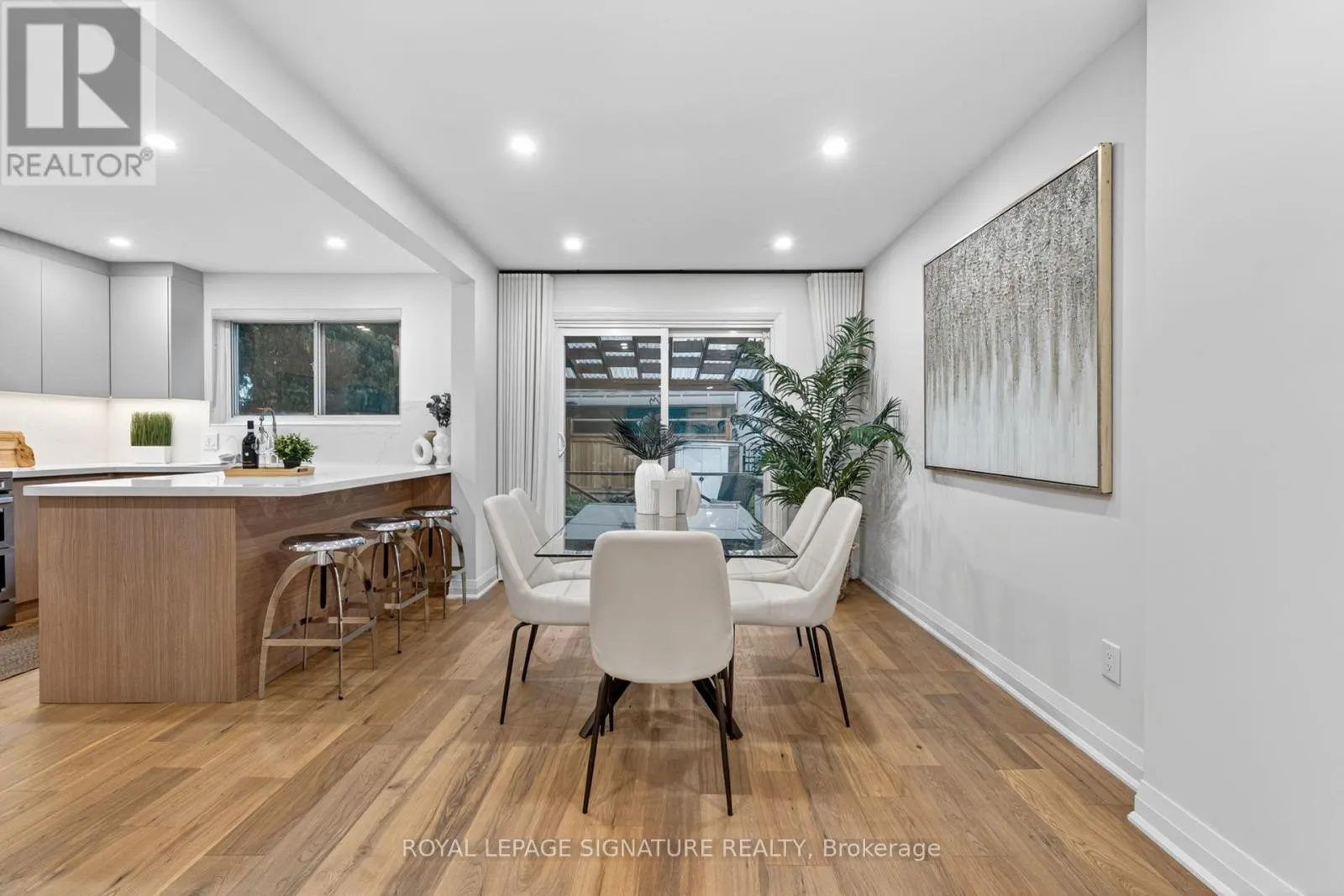 3 IPSWICH CRESCENT