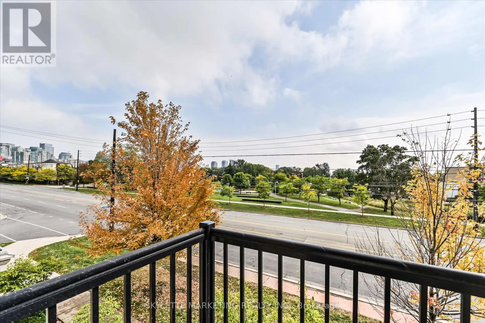 8 - 118 FINCH AVENUE W