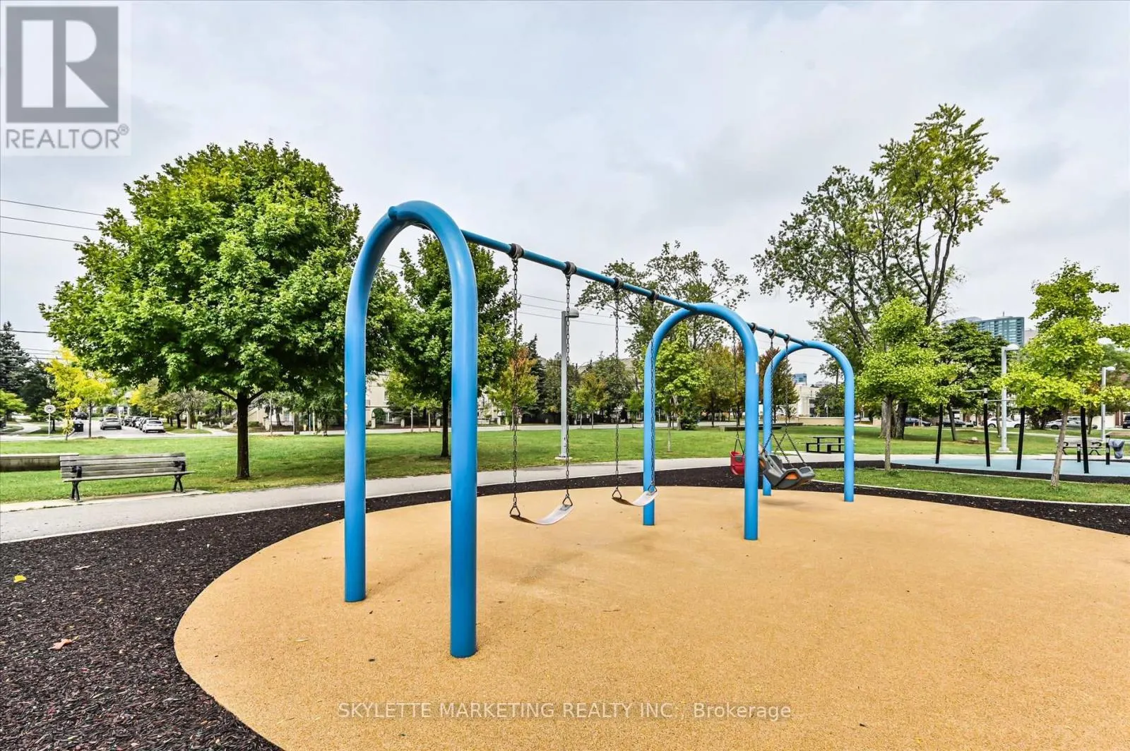 8 - 118 FINCH AVENUE W