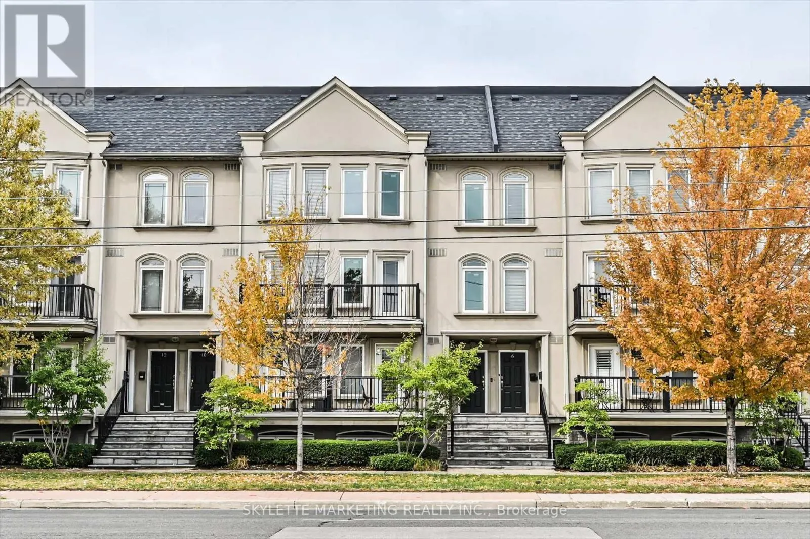 8 - 118 FINCH AVENUE W