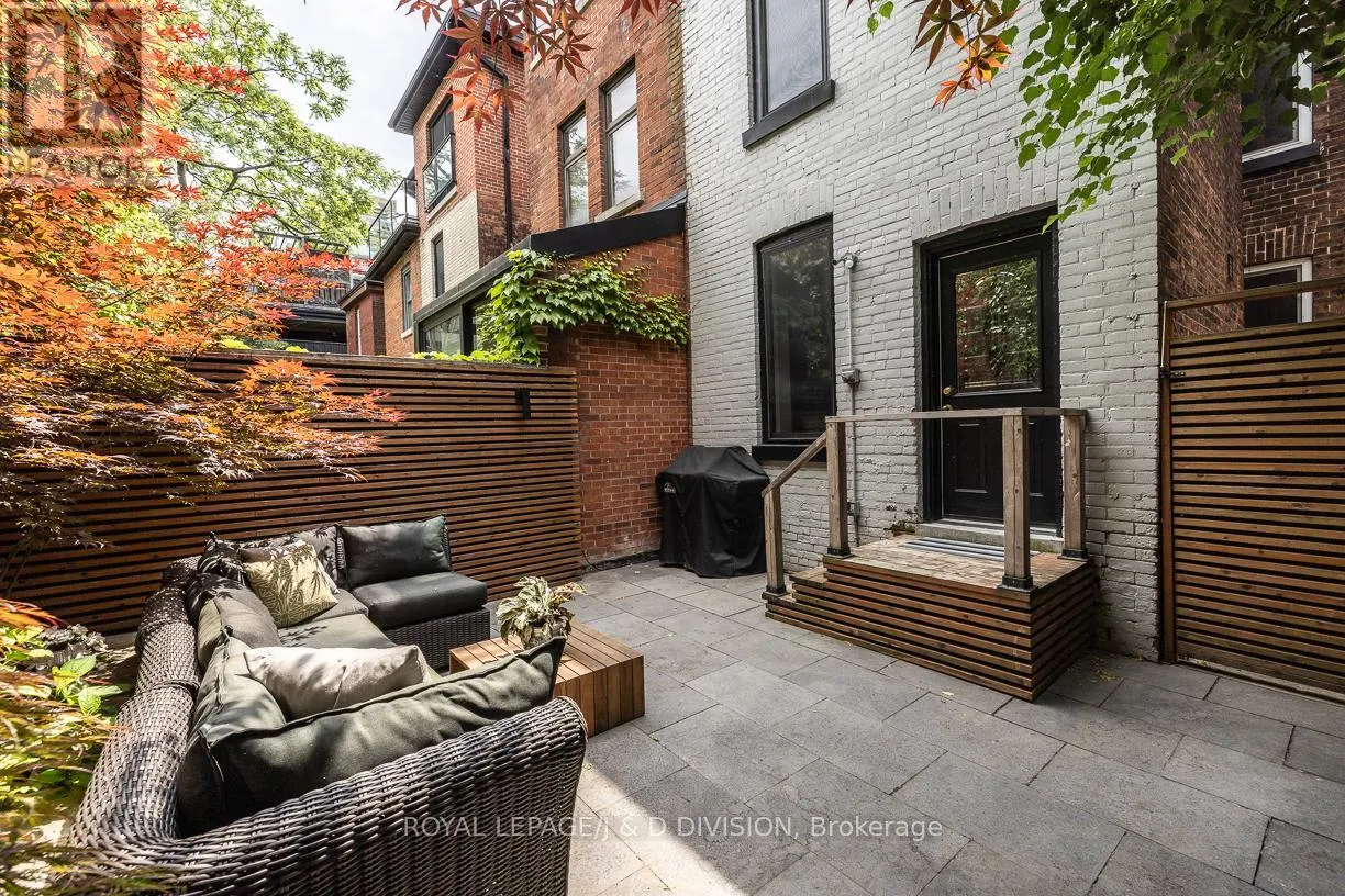 16 BOSWELL AVENUE