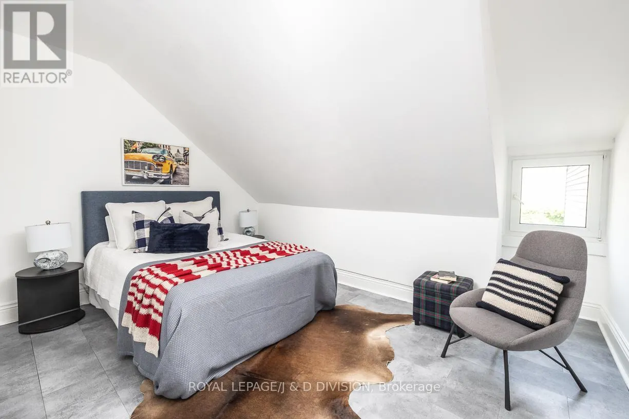 16 BOSWELL AVENUE