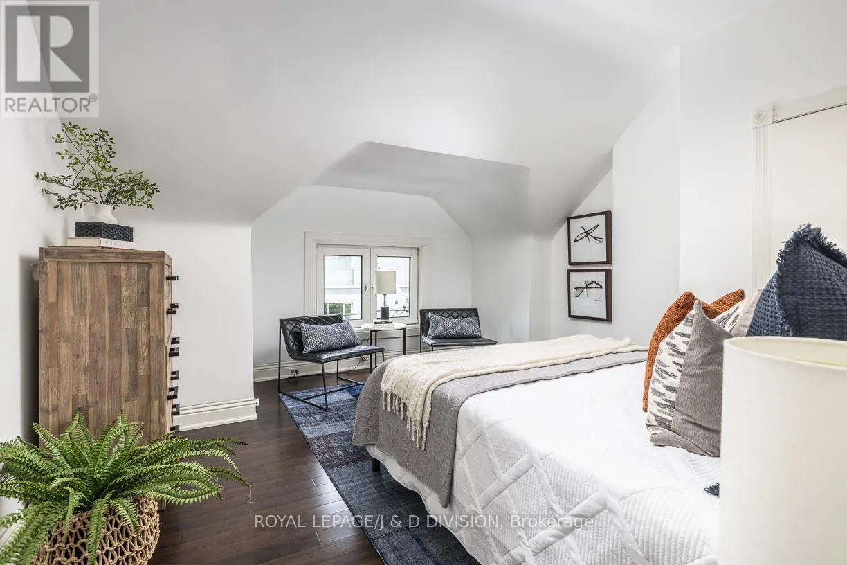 16 BOSWELL AVENUE