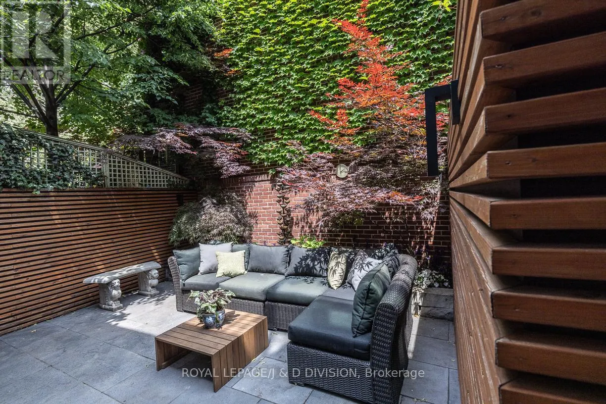 16 BOSWELL AVENUE