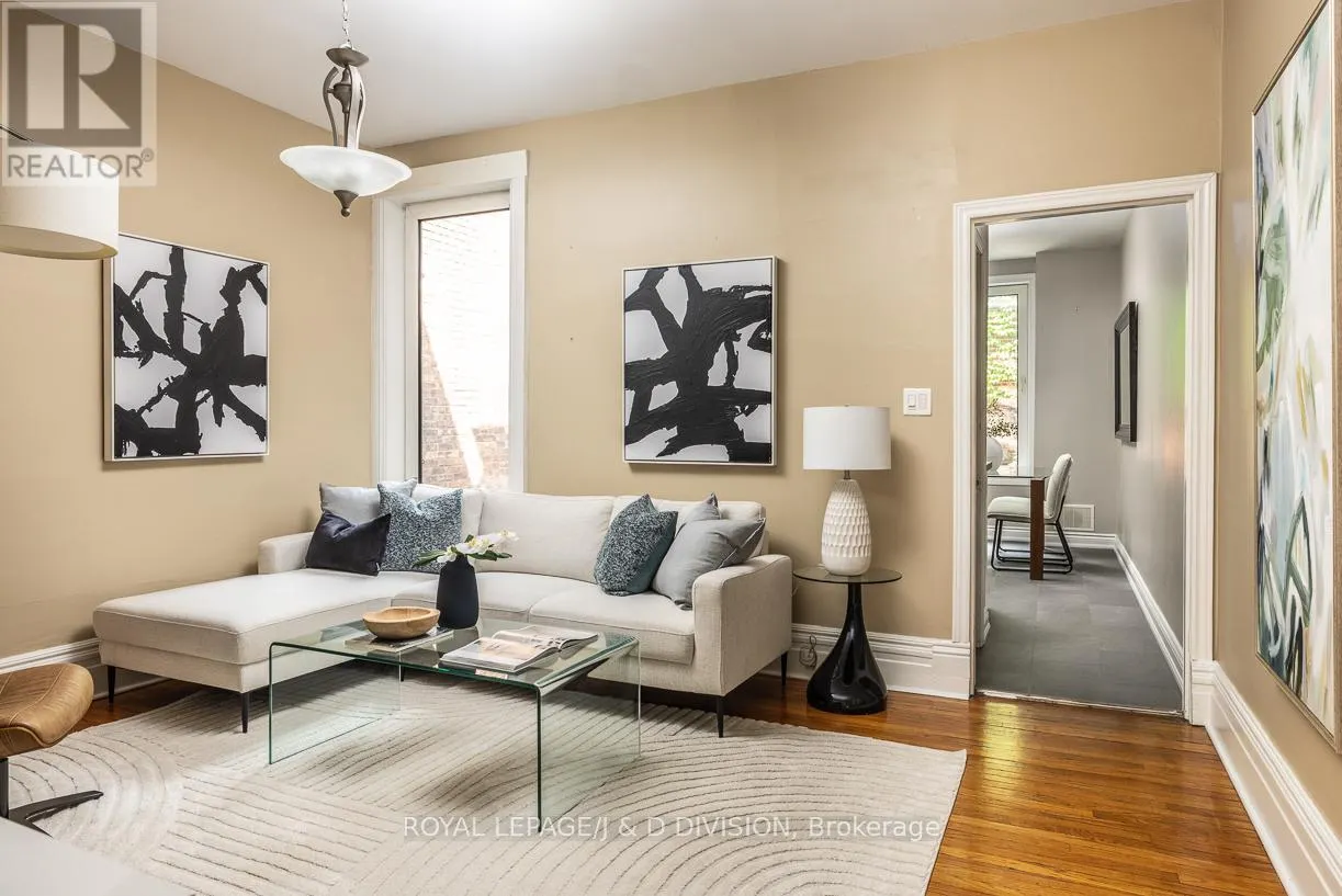 16 BOSWELL AVENUE