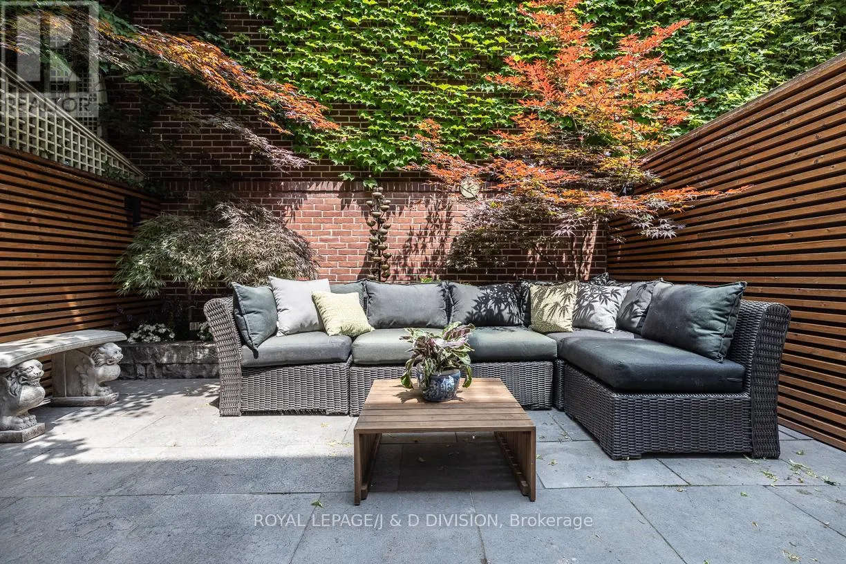 16 BOSWELL AVENUE