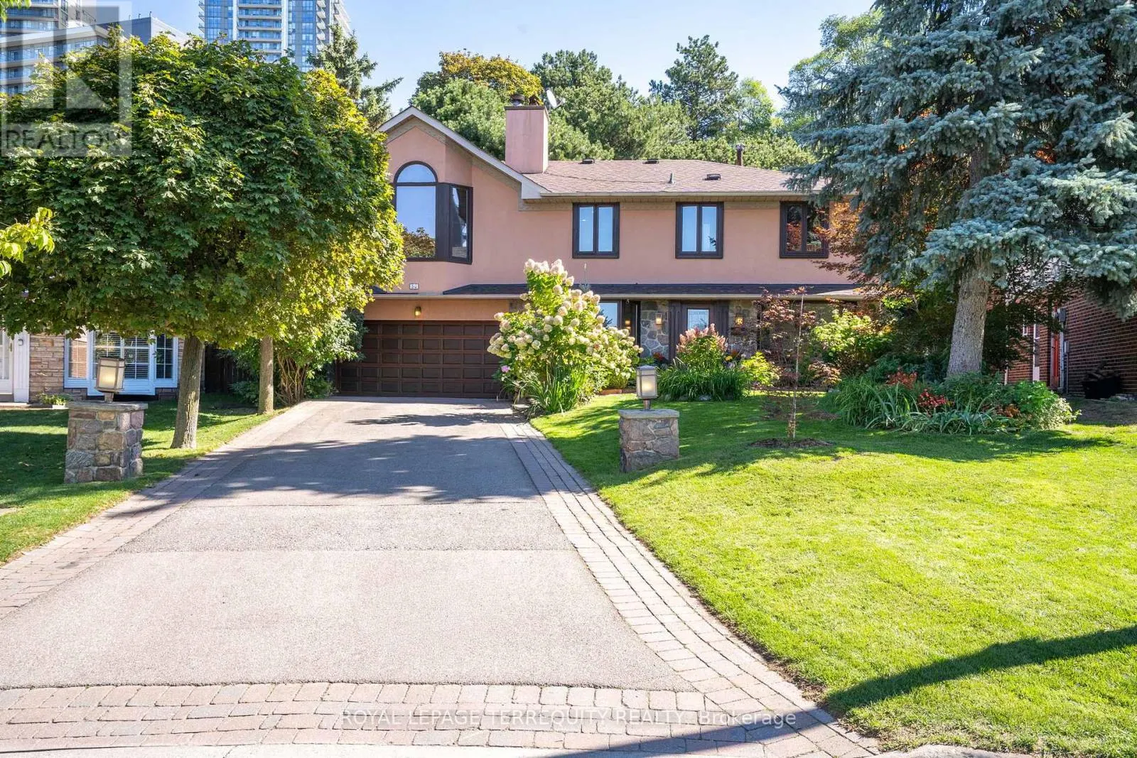 50 SKYVIEW CRESCENT
