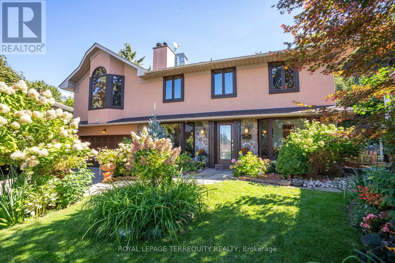 50 SKYVIEW CRESCENT