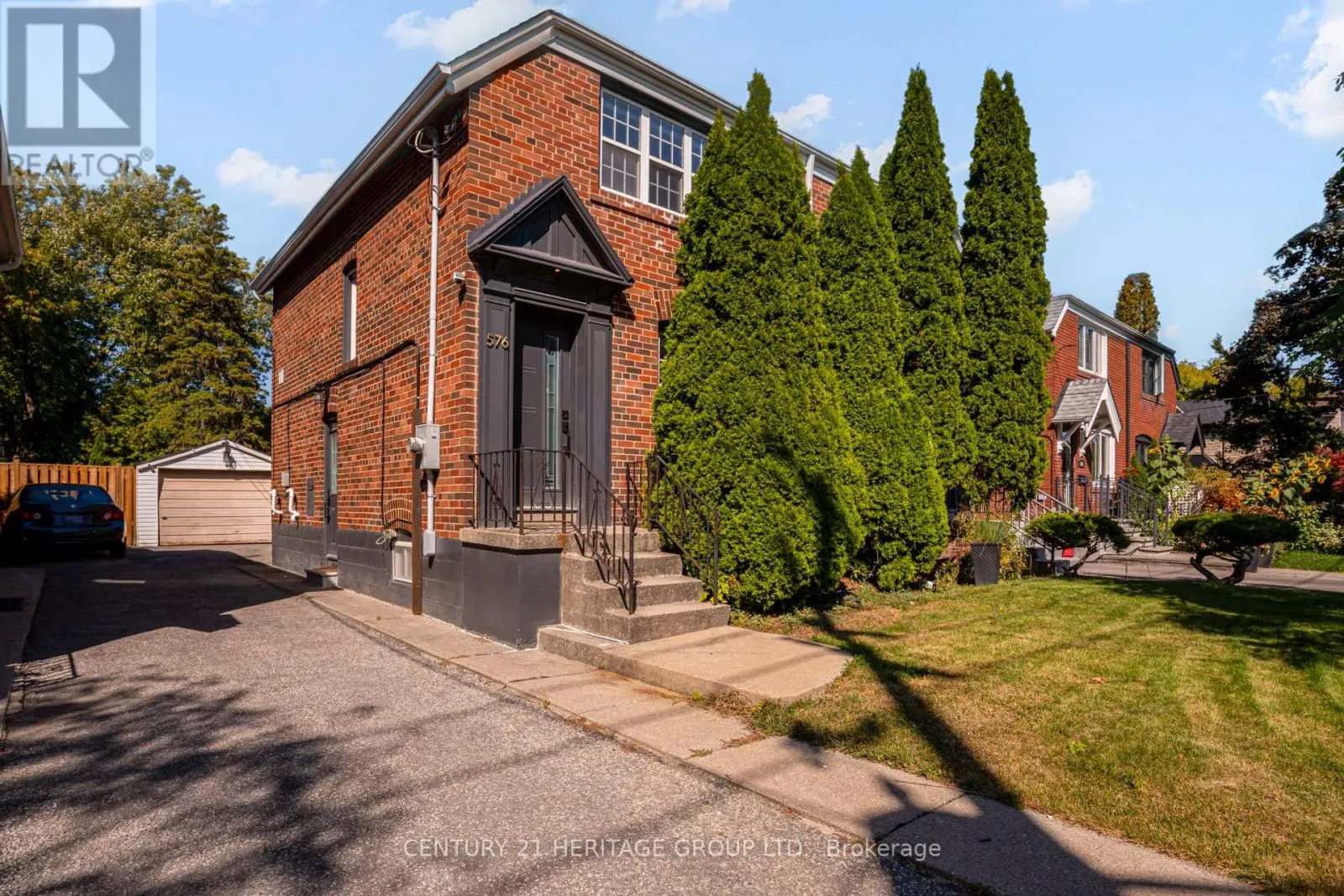 576 BROADWAY AVENUE