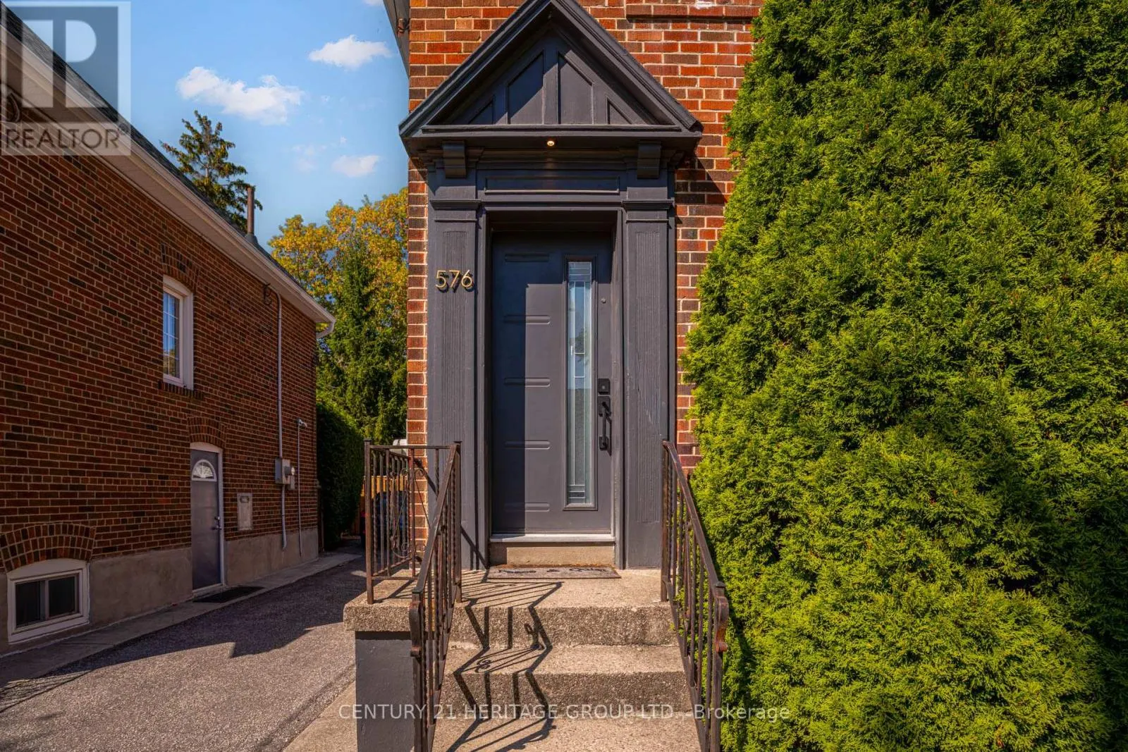 576 BROADWAY AVENUE
