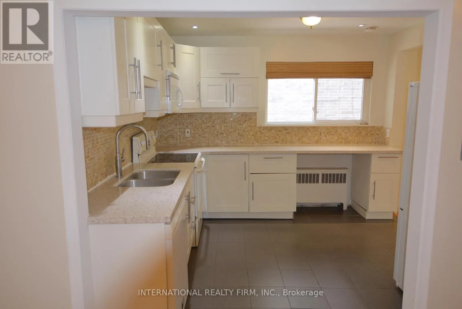 MAIN - 277 GLENFOREST ROAD