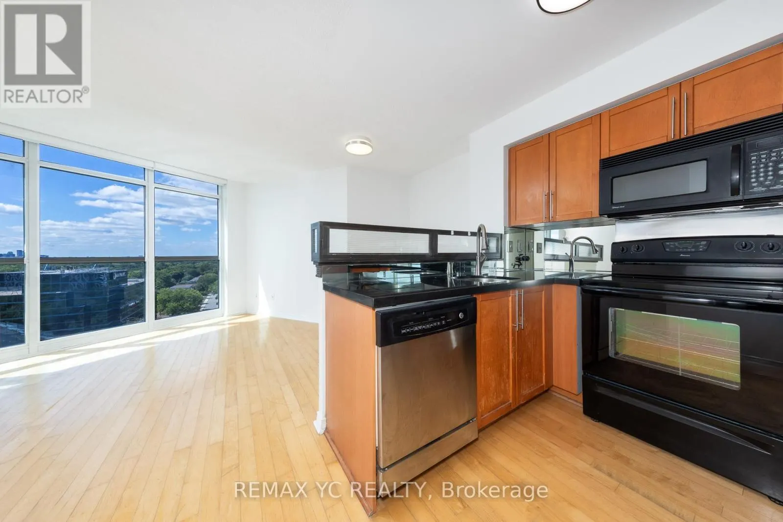 1605 - 28 HARRISON GARDEN BOULEVARD
