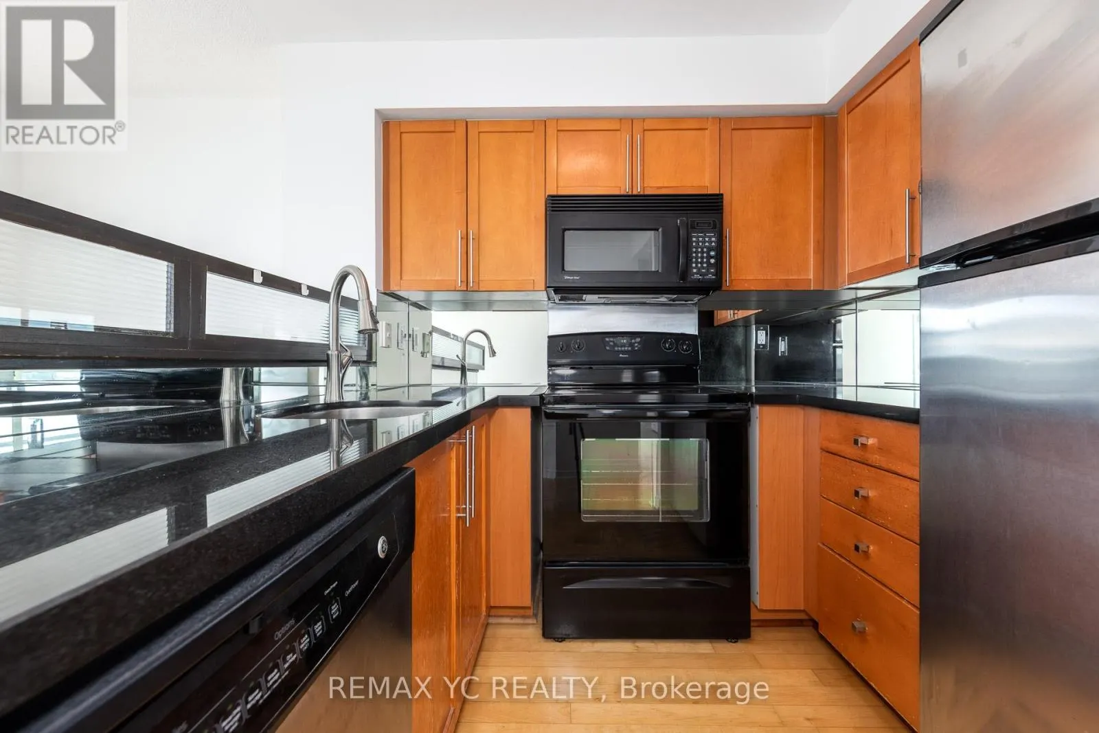 1605 - 28 HARRISON GARDEN BOULEVARD