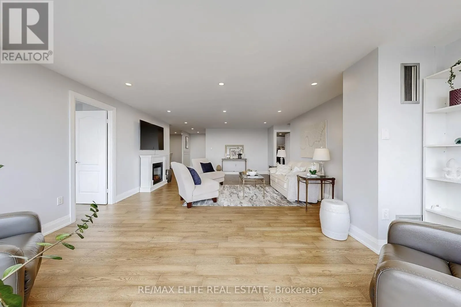 1707 - 65 SKYMARK DRIVE