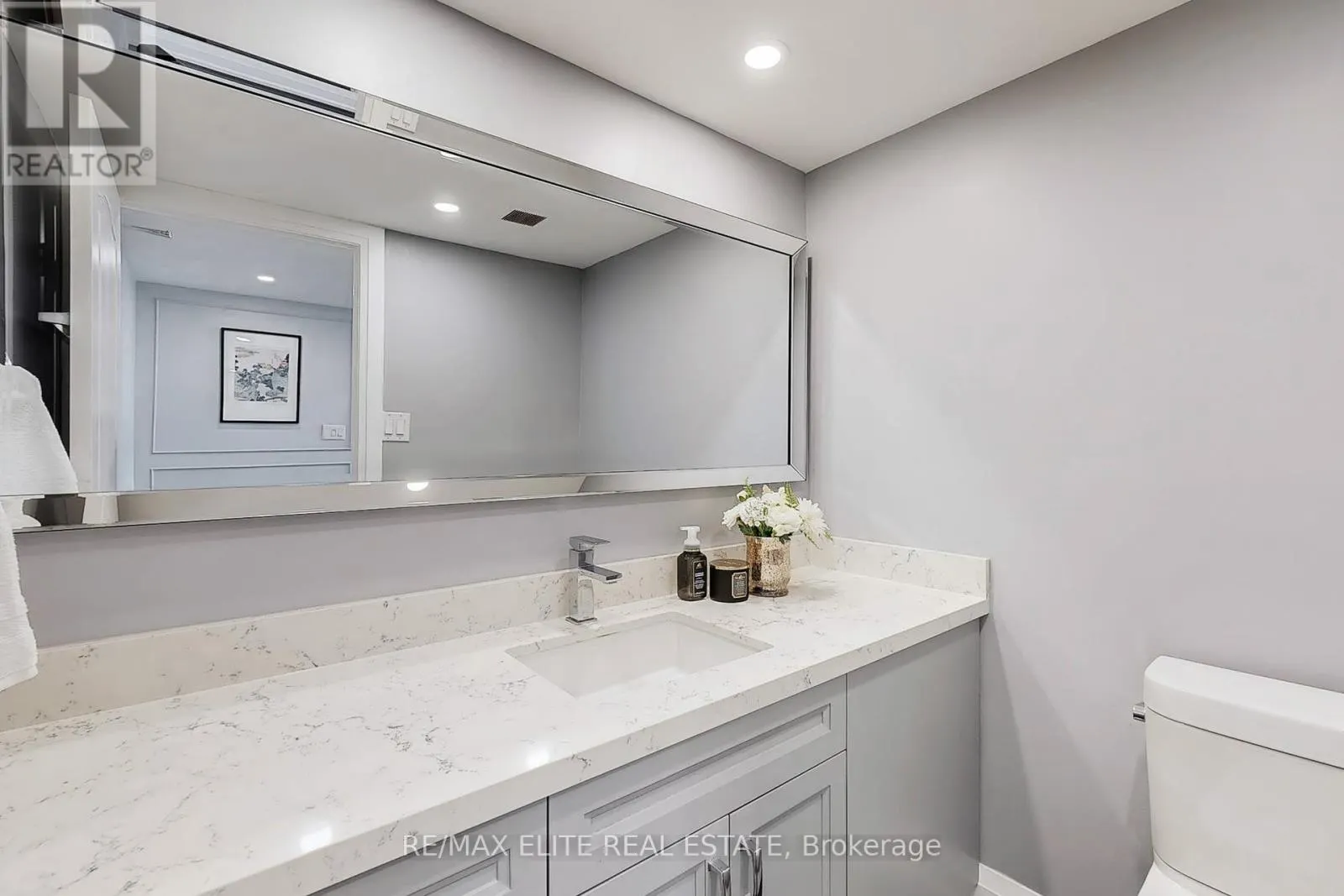 1707 - 65 SKYMARK DRIVE