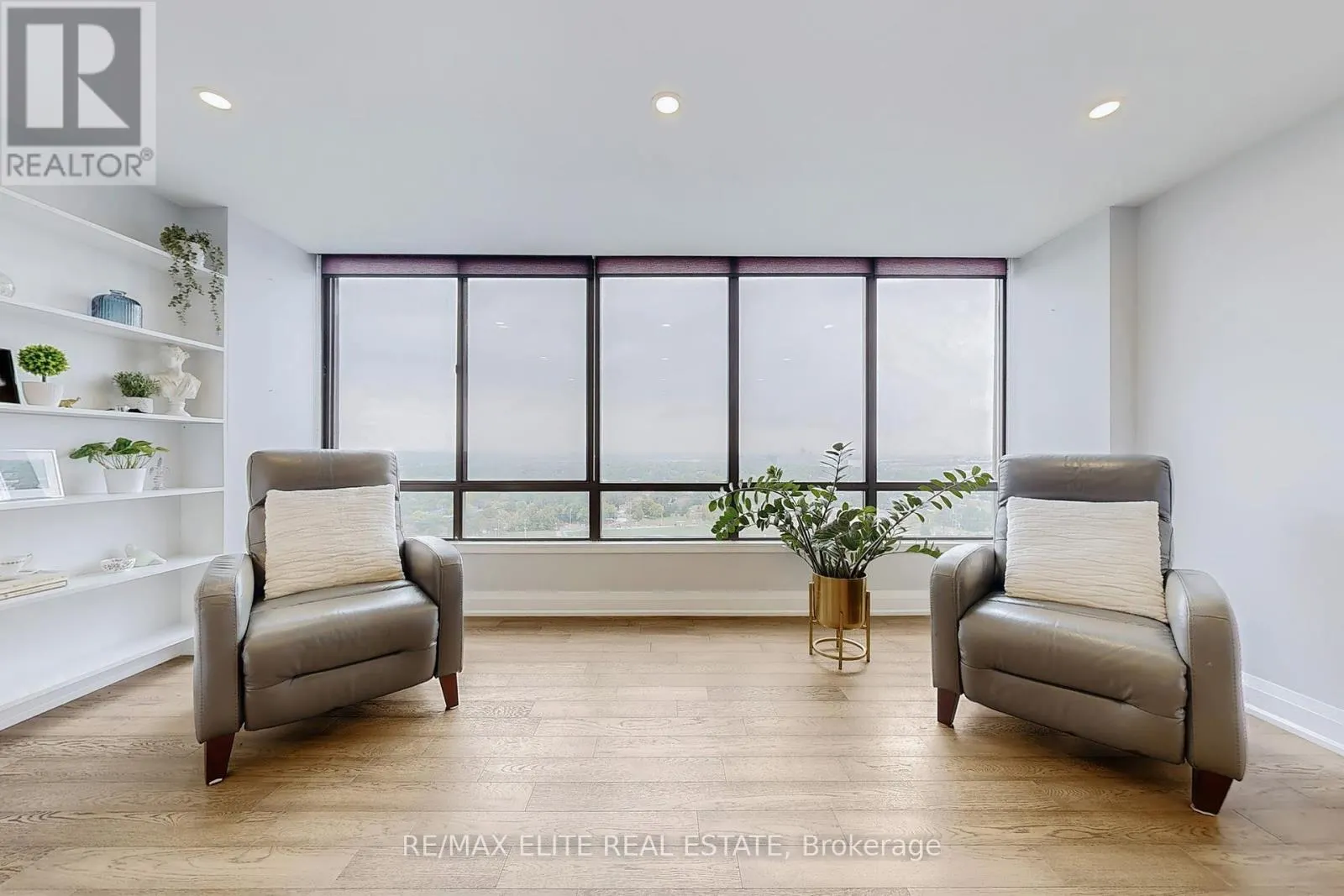 1707 - 65 SKYMARK DRIVE