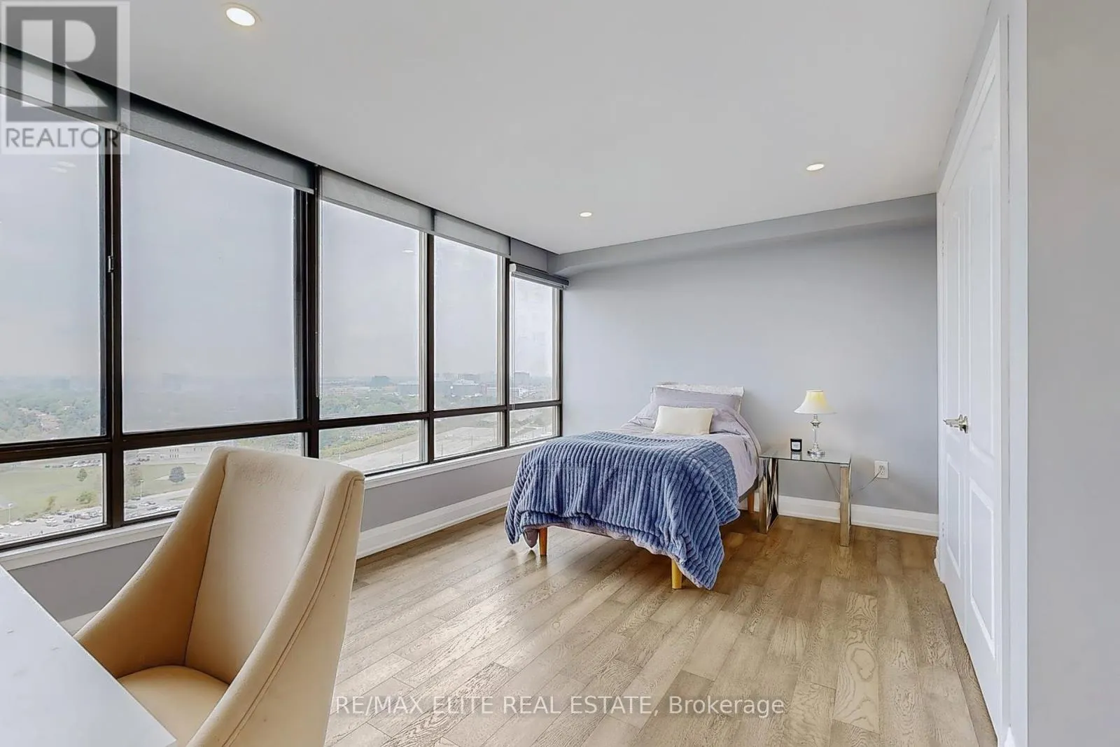 1707 - 65 SKYMARK DRIVE