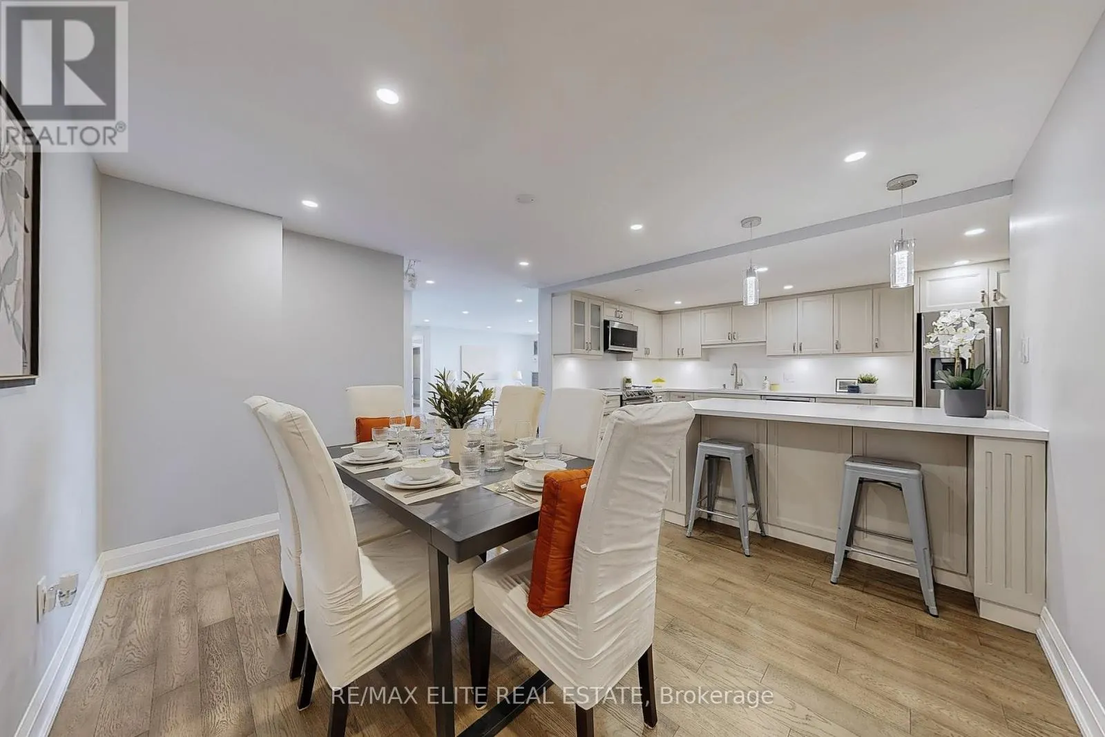 1707 - 65 SKYMARK DRIVE