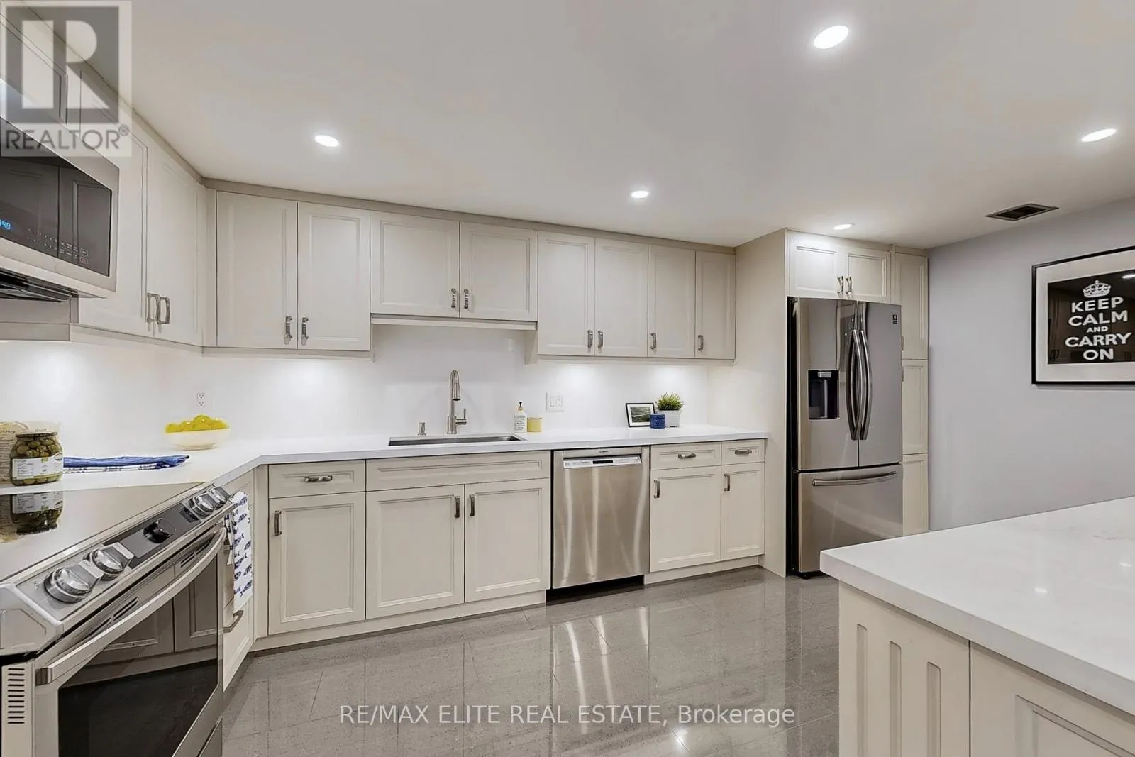 1707 - 65 SKYMARK DRIVE