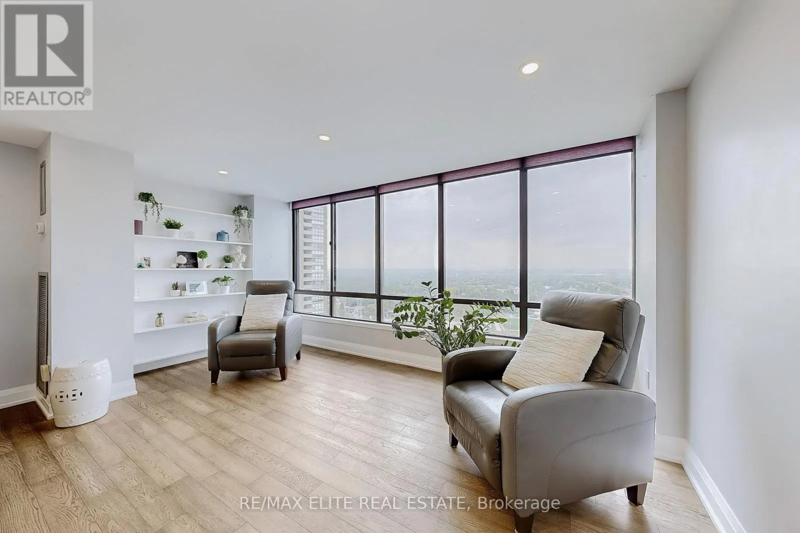 1707 - 65 SKYMARK DRIVE