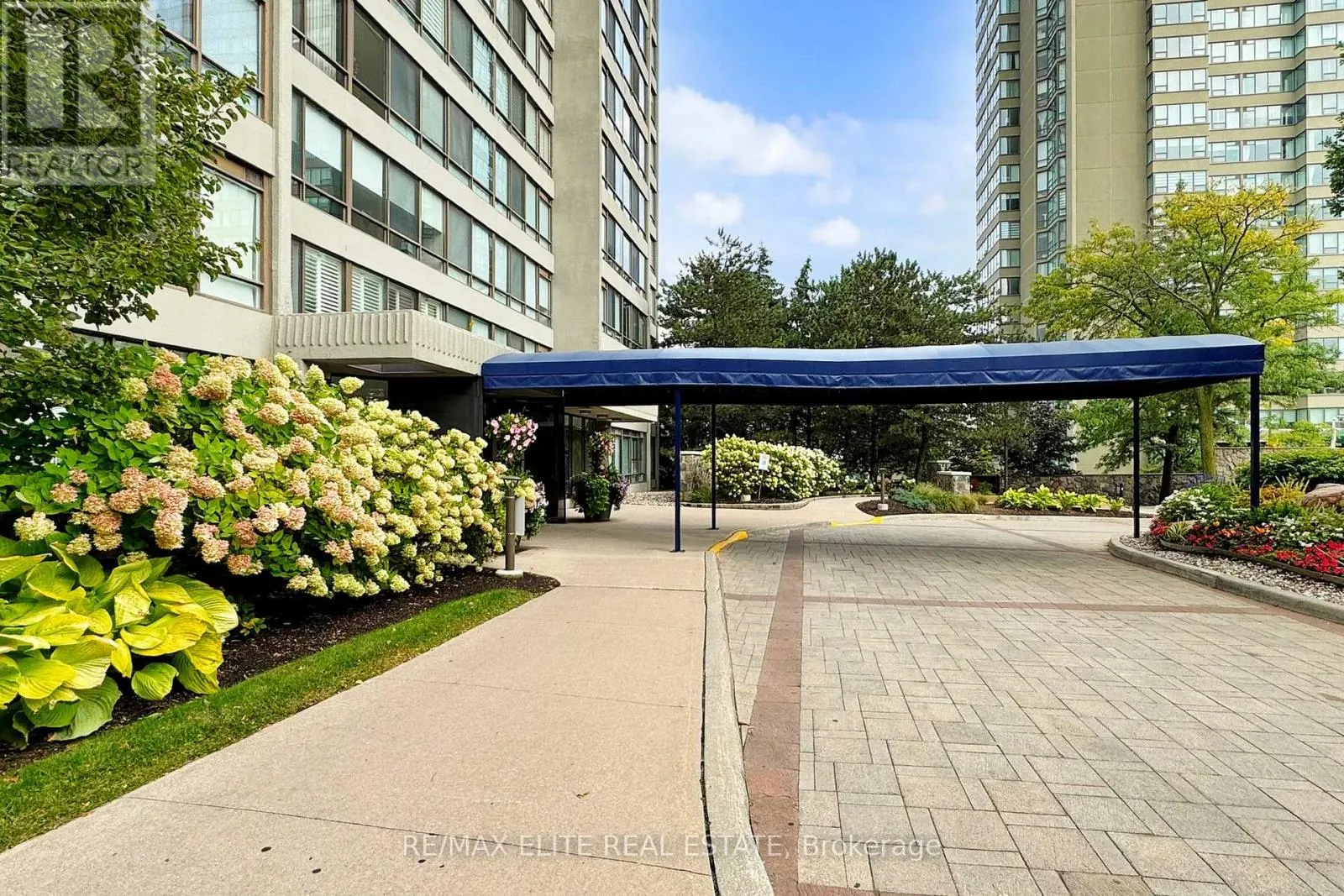 1707 - 65 SKYMARK DRIVE