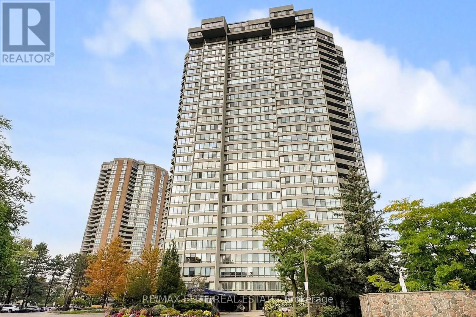 1707 - 65 SKYMARK DRIVE