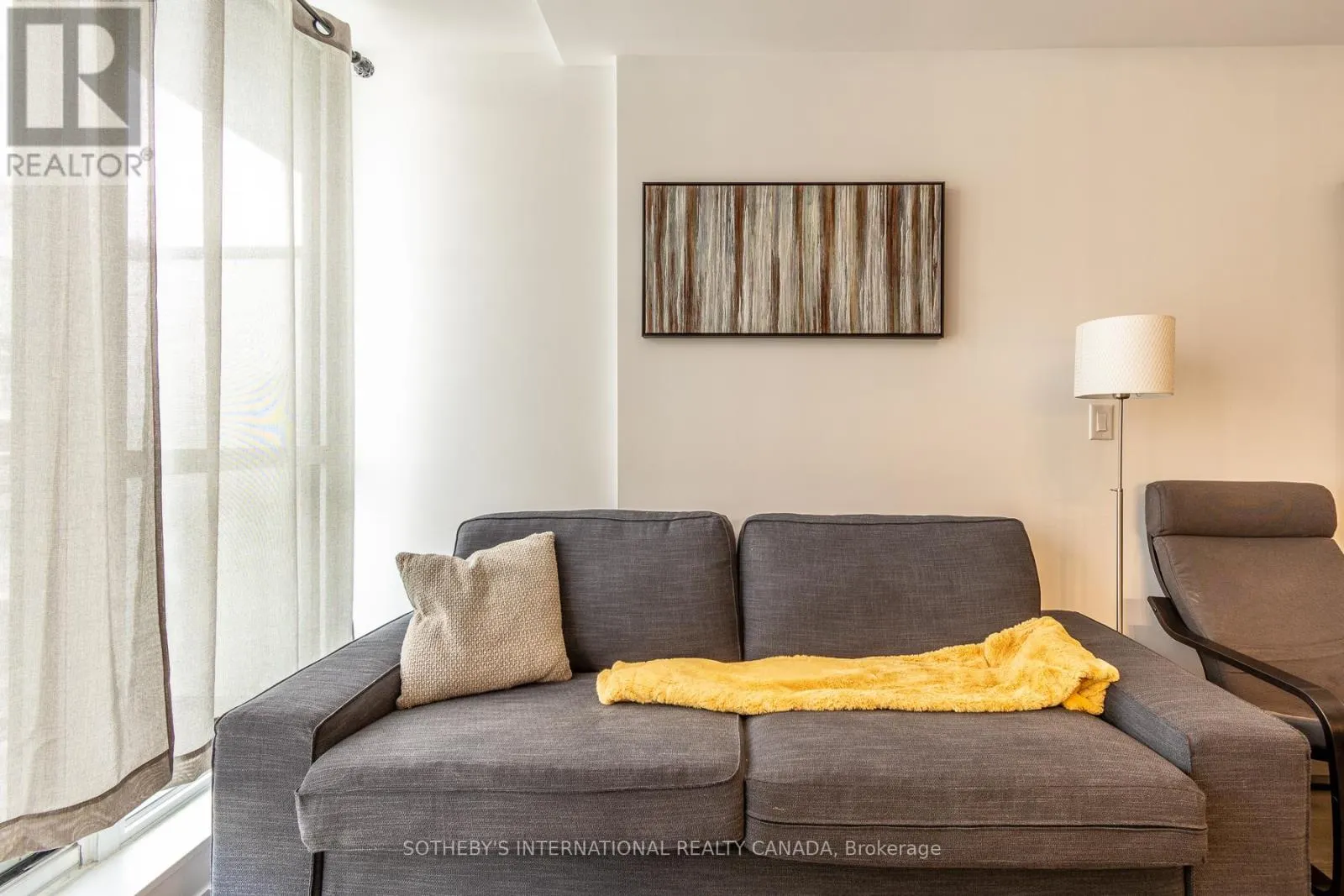805 - 508 WELLINGTON STREET W